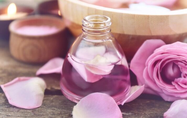 Lozione di foglie di rose