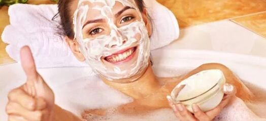 Maschere per il viso con crema acida o crema
